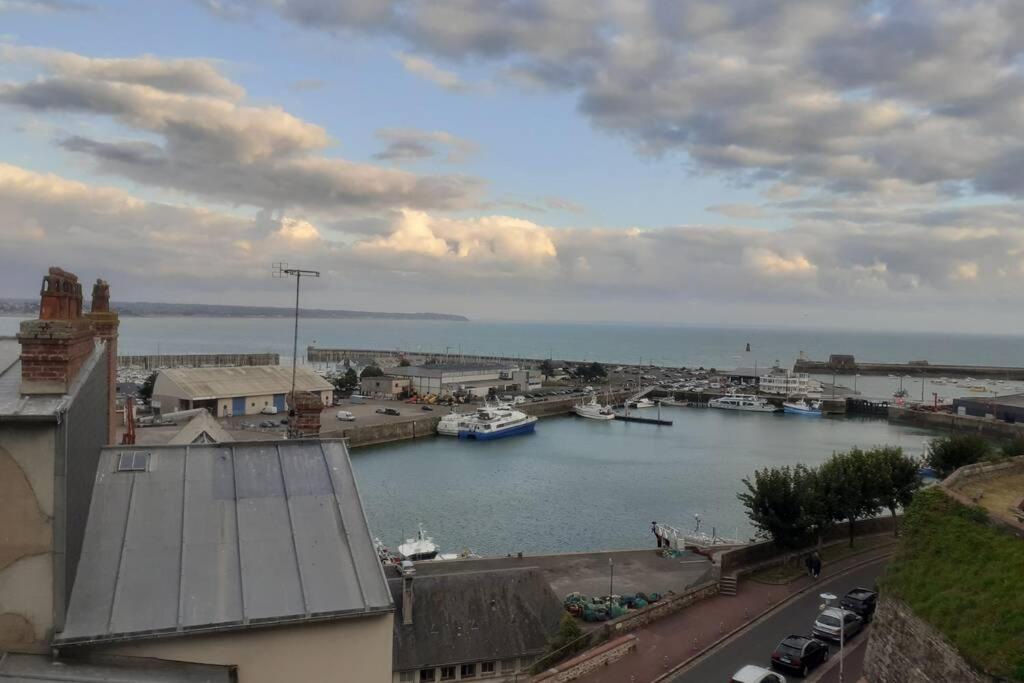 Granville: Beau 2 Pieces Entre Mer Et Centre-Ville Гранвил Екстериор снимка